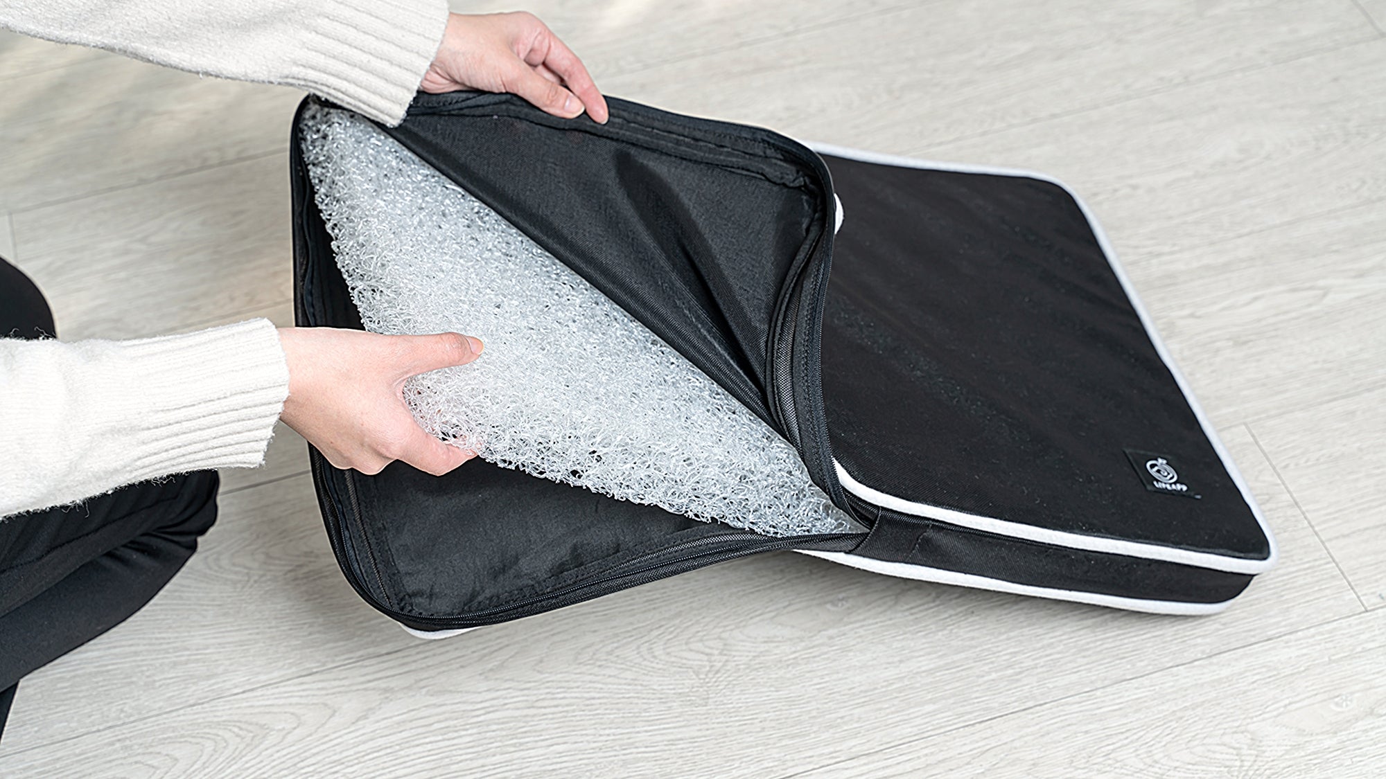 Memory Foam vs 4D Hyperatmos Fiber: Which Dog Bed Material Is Really Better for Your Pup?